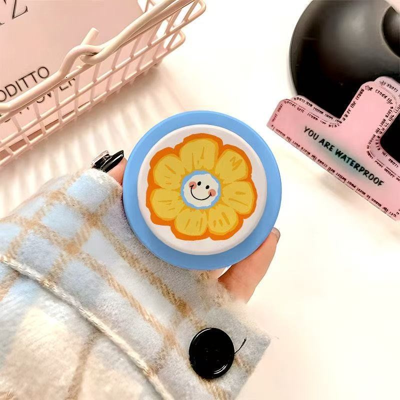 Smiley face Chrysanthemumรูปแบบขาตั้งโทรศัพท์เหมาะสําหรับIphone 16 pro max 12 13 14 15 ที่วางโทรศัพท์มาใหม่ที่วางโทรศัพท์