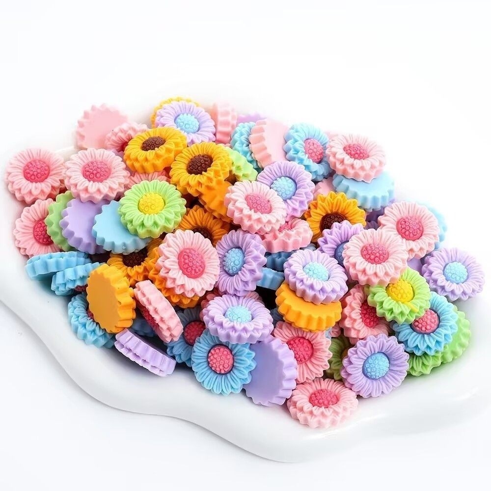 【100pcs】วัสดุตกแต่งดอกทานตะวันเรซิ่น 100 ชิ้นพร้อมสต็อก กาวและอุปกรณ์ DIY สำหรับผมและเคสโทรศัพท์ ราคา ถูกที่สุด ดีลบีเคเค แกลเลอรีภาพที่ 4