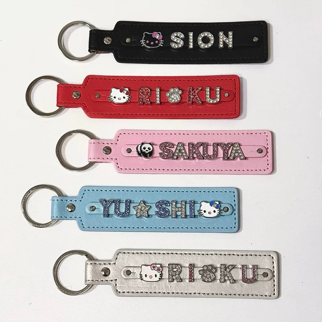 PU ชื่อพวงกุญแจที่กําหนดเอง Y2K ออกแบบธุรกิจของขวัญพวงกุญแจโลหะจี้รถ DIY