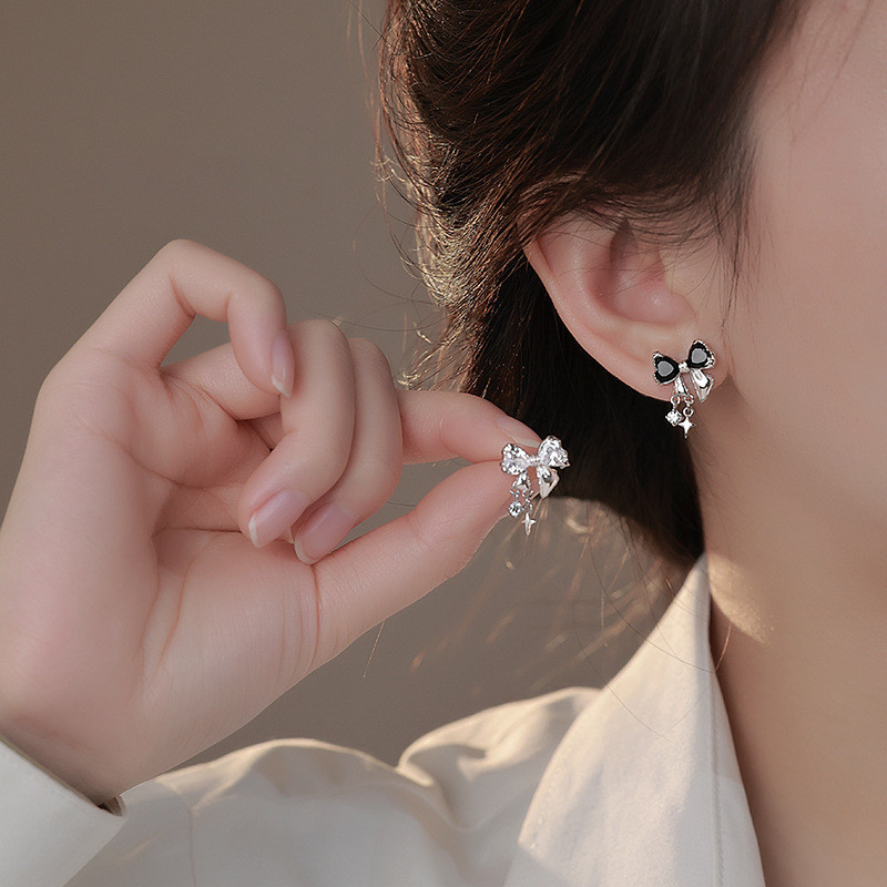 โบว์ต่างหูสตั๊ดสําหรับผู้หญิงชุดต่างหูเจาะสําหรับเด็กสีขาวสีดําต่างหูชุดทุกวันสไตล์หวานอุปกรณ์เสริมเครื่องประดับ