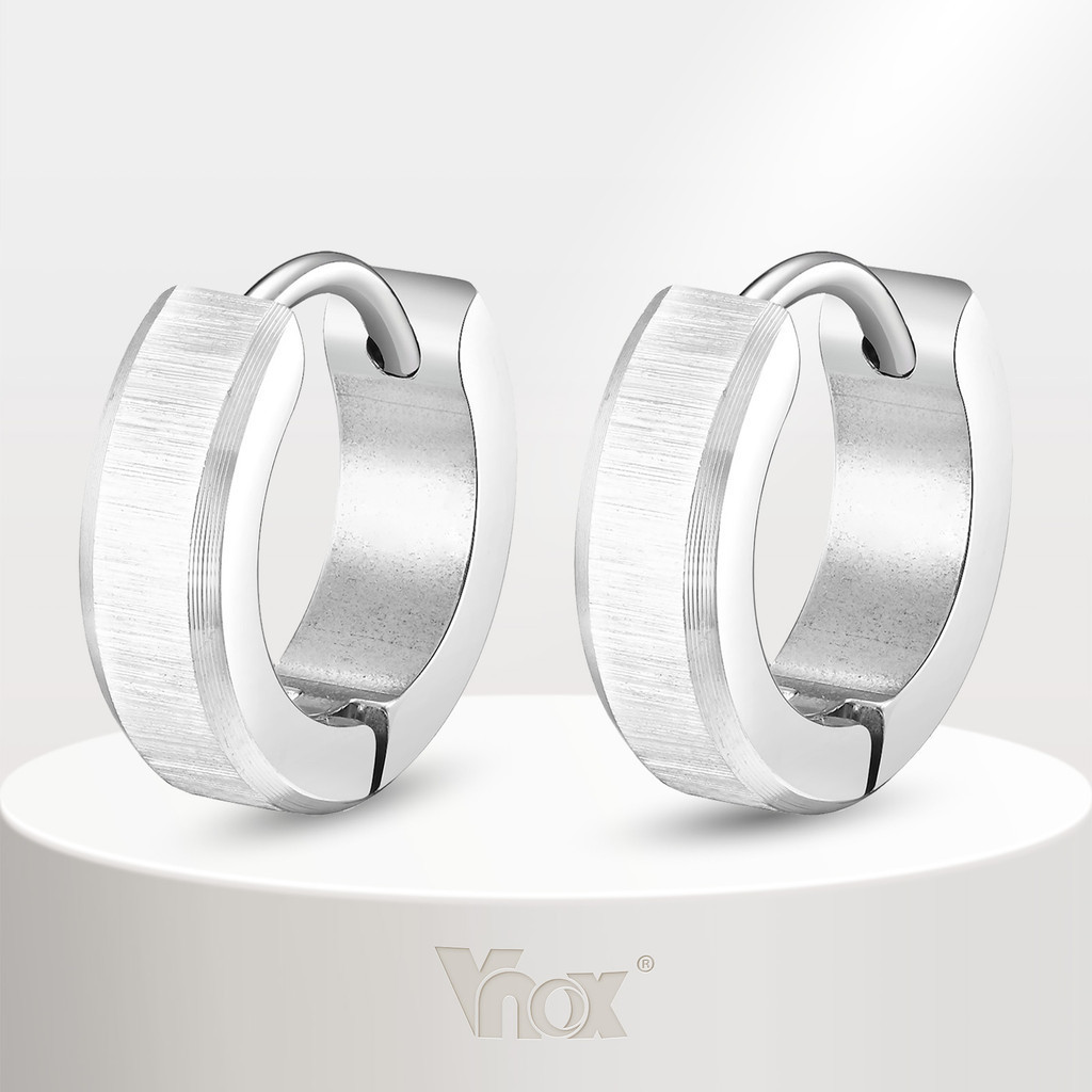 VNOX แปรง วีน็อกซ์ ต่างหูห่วงสแตนเลสสําหรับผู้ชายเด็กผู้ชายขอบเอียงห่วงเล็กไม่จางหายโลหะสีเงินเครื่องประดับที่เรียบง่าย