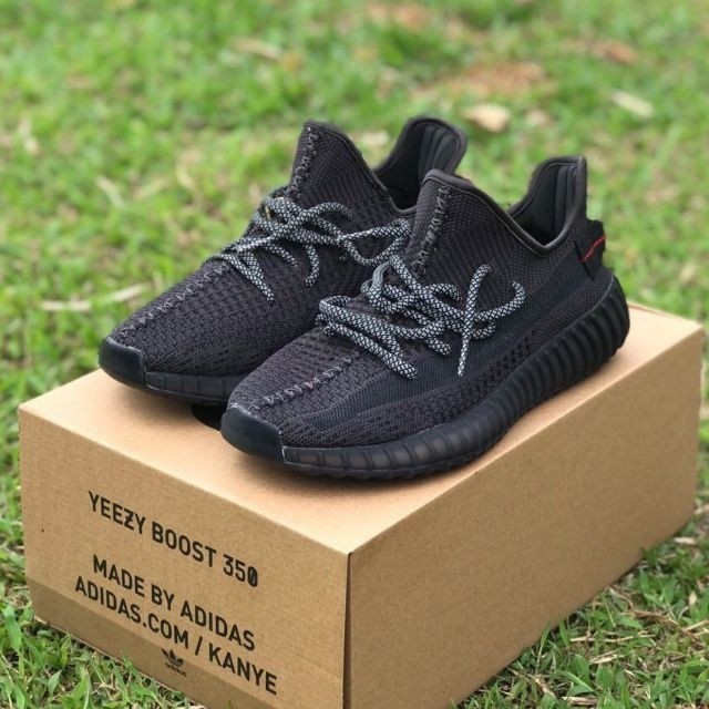 Yeezy BOOST 350 V2 Oreo Premium