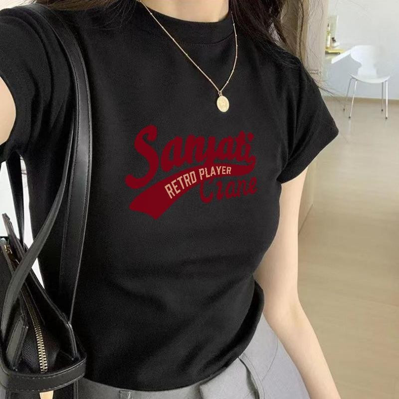 เสื้อยืดผู้หญิงแขนสั้นเข้ารูป สลิมฟิต  พิมพ์ลายตัวอักษรเรียบง่าย ผ้าคอตตอน สไตล์วินเทจ