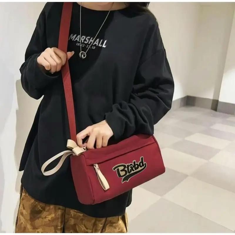 กระเป๋าสะพายข้างสไตล์มินิมอลญี่ปุ่นวินเทจสีทึบน้ําหนักเบาและโคมมuteทุกวัน