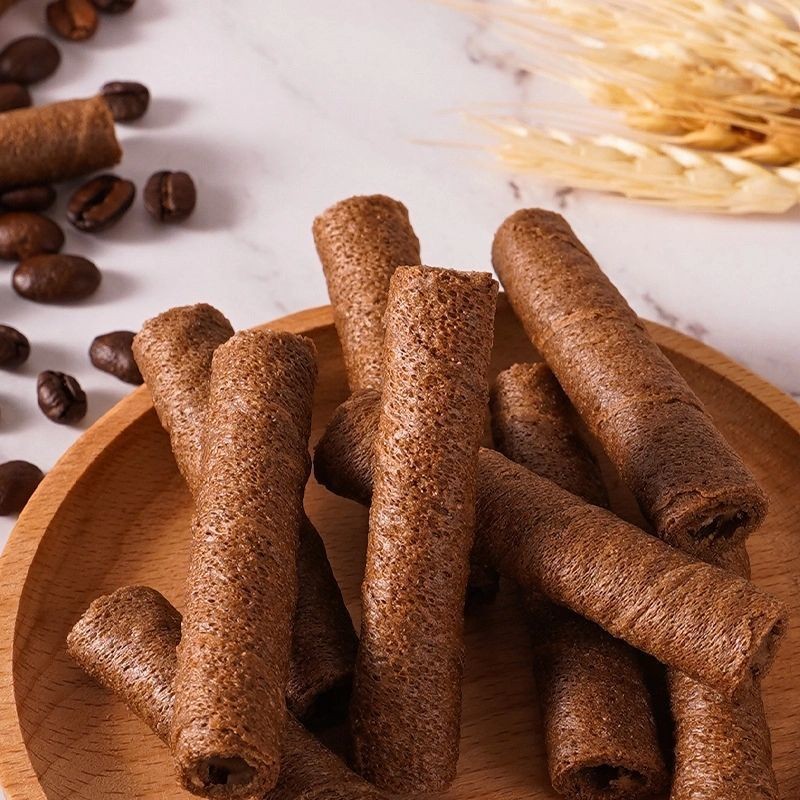 新品现货巧克力松脆夹心蛋卷脆整箱卷奶香办公室鸡蛋解馋零食休闲饼干Chocolate crispy sandwich Chicken rolls crispy whole box roll milk f