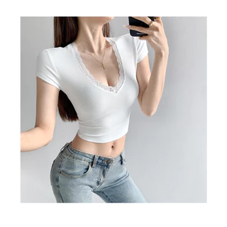 cherryshop🍒พร้อมส่ง เสื้อครอป เสื้อยืดรัดรูปผู้หญิง ผ้ายืดระบายอากาศ แขนสั้นสีพื้น เซ็กซี่แฟชั่น ขอบลูกไม้ สไตล์เกาหลี