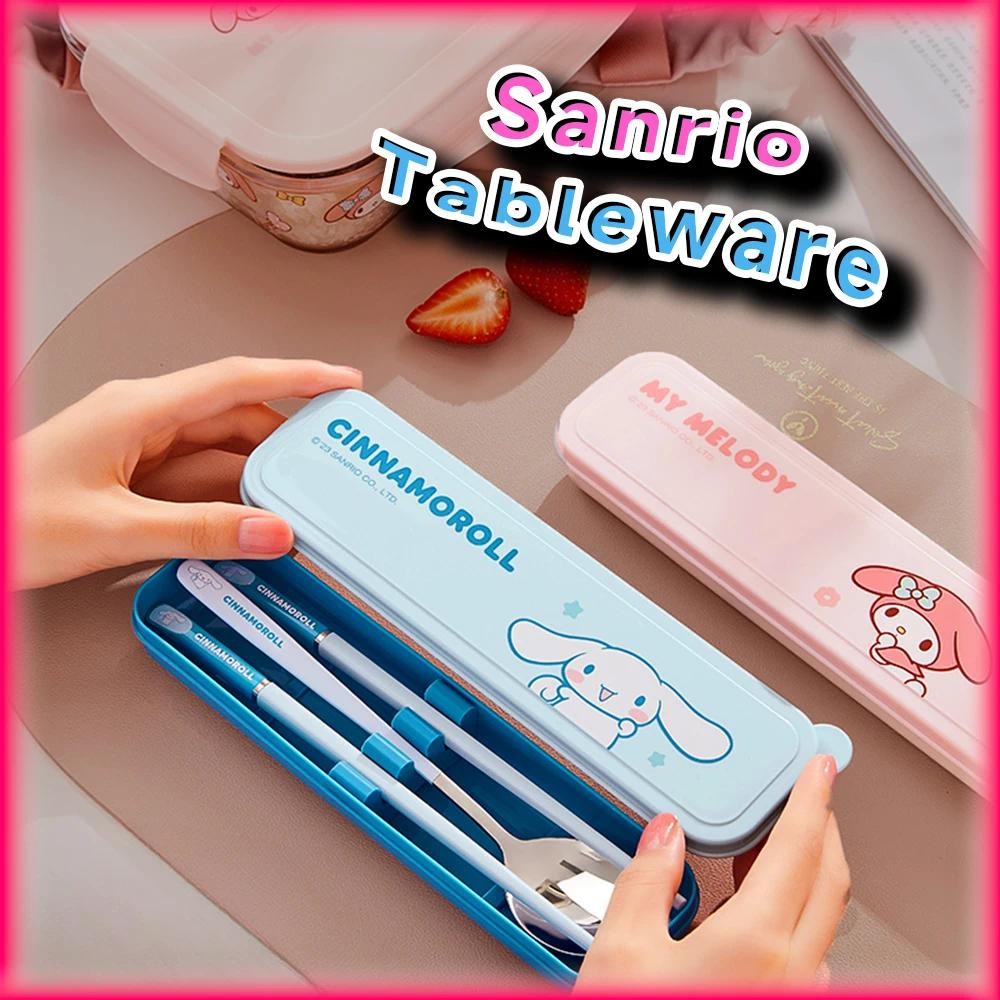 Sanrio Kawaii ชุดช้อนตะเกียบ Sanrio Anime Cinnamoroll My Melody เครื่องใช้บนโต๊ะอาหารแบบพกพาสองชิ้นพร้อมกล่องเก็บของ