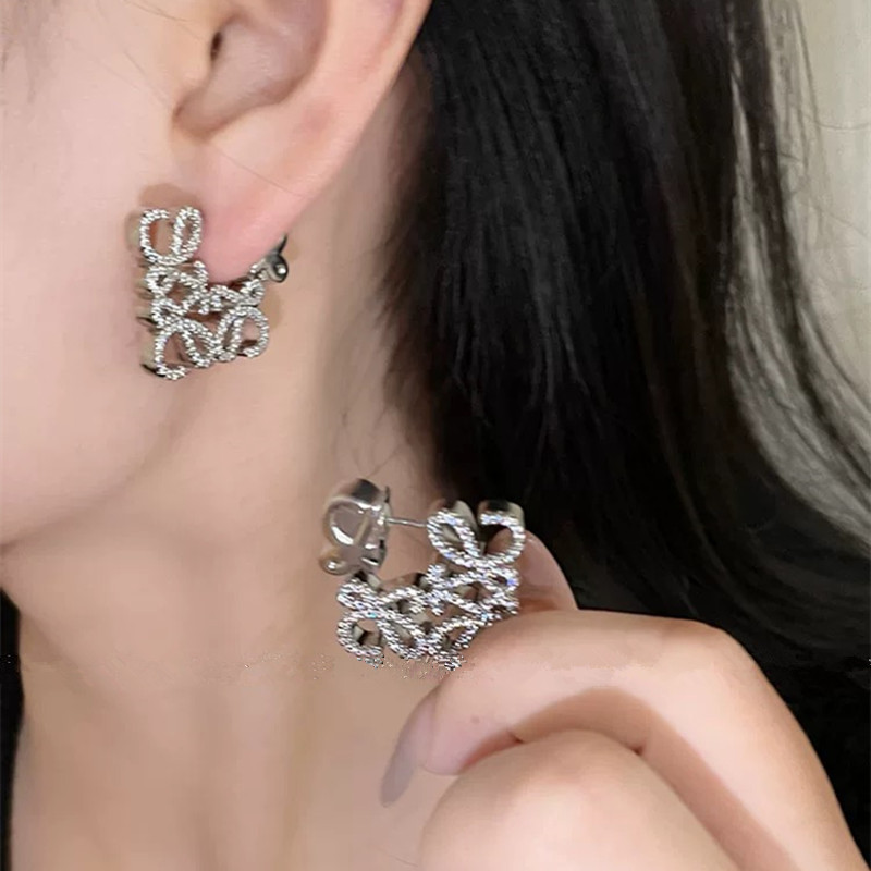 High-end Zircon Geometric Hollow Square S925 เข็มเงินหรูหราต่างหูแฟชั่นเฉพาะ