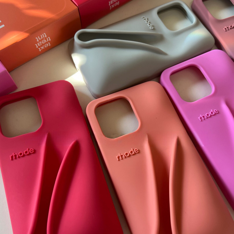 Hot (มีโลโก้) rhode ลิปสติกซิลิโคนอ่อนนุ่มเคสโทรศัพท์สําหรับ iPhone 14 15 16 Pro Max Plus ที่วางลิปกลอสแบบพกพา Ins Cover