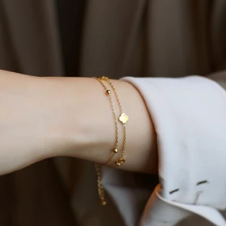สร้อยข้อมือสองชั้นลายโคลเวอร์สี่ใบสไตล์ฝรั่งเศส จากเหล็กไทเทเนียมคุณภาพสูง แฟชั่นและปราณีตไม่มีรอยเชื่อม