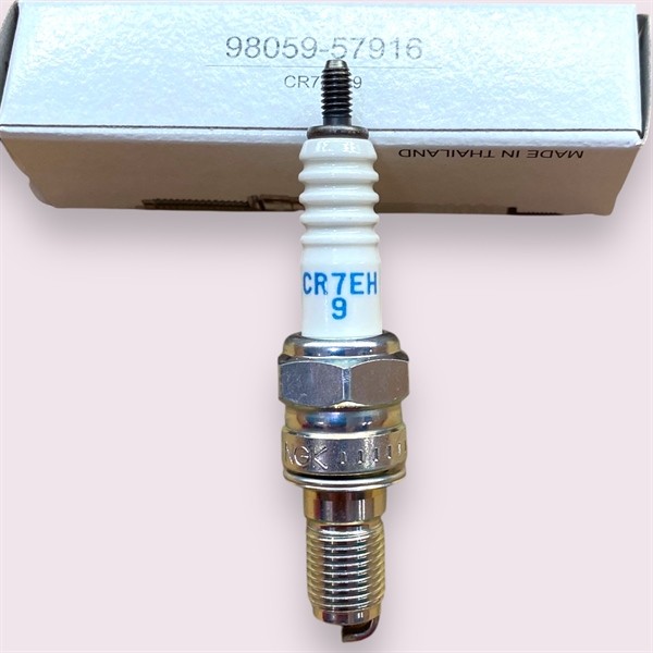 หัวเทียน (CR7EH9)(NGK) สําหรับ Click 110, Air Blade 110 2007-2008