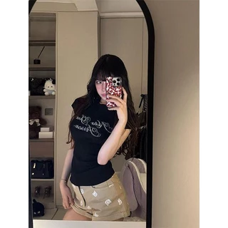 เสื้อยืดไหล่ปกติ สไตล์อเมริกัน ดีไซน์เก๋ไก๋ สาวฮอต พลอยเทียม ตัวอักษร คอกลม ทรงสลิมฟิต แขนสั้น ผู้หญิง ฤดูร้อน ย้อนยุค