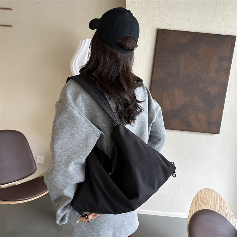 bag_1(BAG2079) กระเป๋าสะพายไหล่ผ้าไนล่อนสีพื้น-ด้านข้างปรับรูดได้