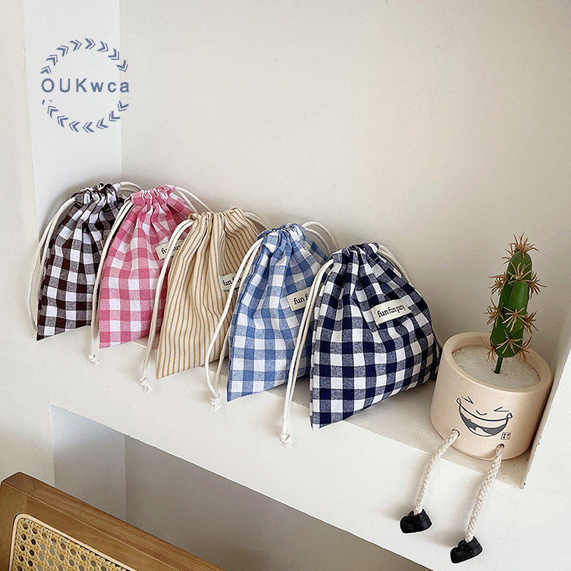 Oukwca al ผ้าฝ้ายลายสก๊อตกระเป๋า Drawstring สําหรับผู้หญิงแบบพกพา Finishing กระเป๋าแต่งหน้าน่ารัก Candy Organizer ใหม่