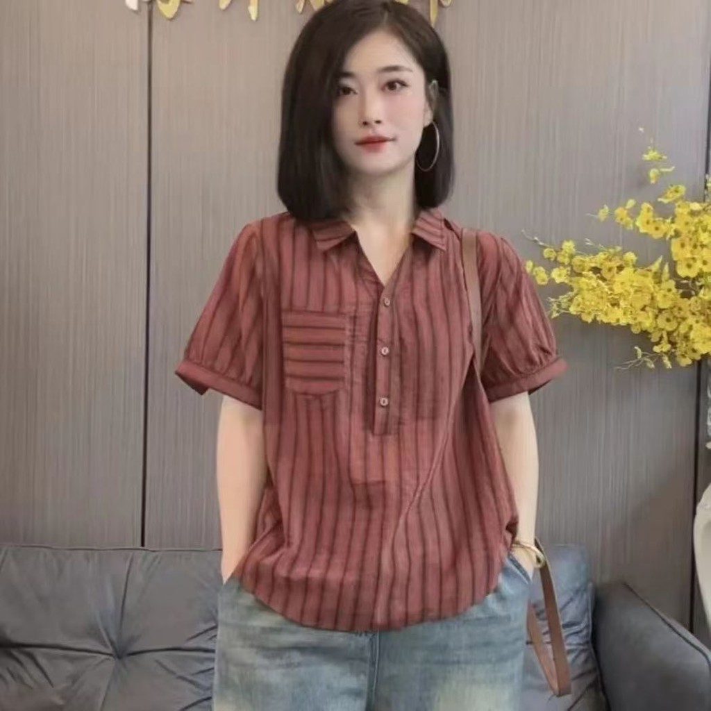 แฟชั่นฤดูร้อนใหม่น้ําหนักเบาเสื้อสวมหัวออกแบบอเนกประสงค์และลดอายุอารมณ์หลวมเสื้อคอปกเสื้อแขนสั้นแฟชั่นโปโลปกครึ่งแขนเสื้อ