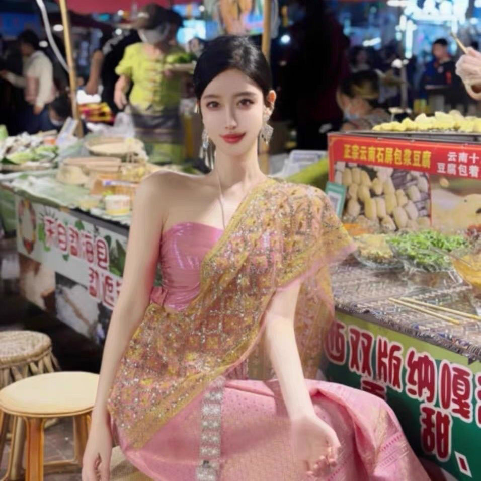 Western รุ่นคู่ Na เสื้อผ้าประเทศไทยภาพคู่ตะวันตก Na เสื้อผ้าชาติพันธุ์ผู้หญิงเสื้อผ้า Photo Studio 