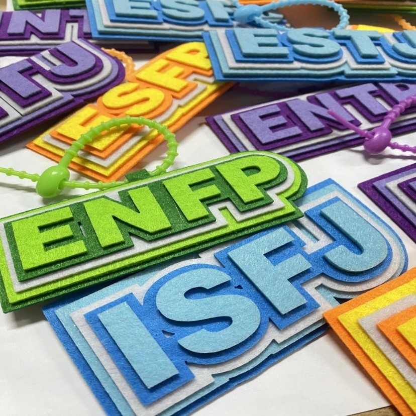 MBTI สิบสองบุคลิกภาพไม่ทอจี้ทําด้วยมือไม่ทอสร้างสรรค์ข้อความกระเป๋าจี้ 9.8.5