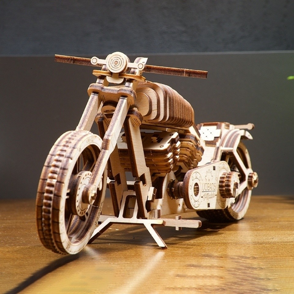 UGEARS UGEARS รถจักรยานยนต์ Harley Heavy Locomotive จําลองไม้ Mechanical Transmission รุ่นสามมิติ