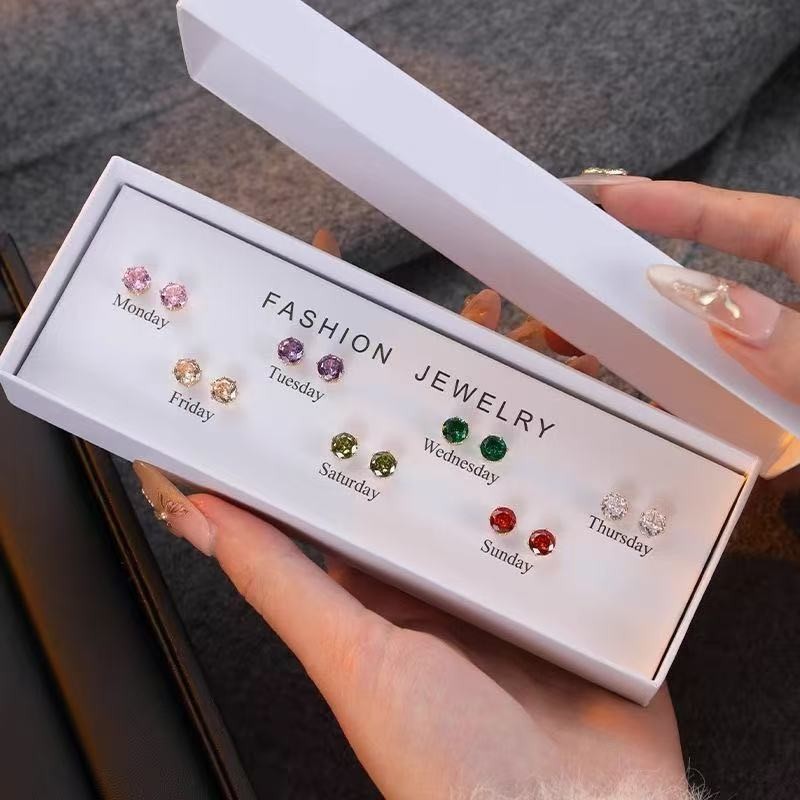 ต่างหูเพทายที่มีสีสันเพชรที่มีสีสันต่างหูขนาดเล็กอุปกรณ์เสริมสุภาพสตรี