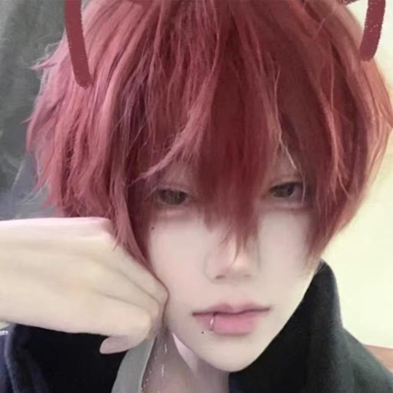 ไวน์สีแดงผู้ชายวิกผมสังเคราะห์คอสเพลย์พรรคพรหมวิกผมสั้นผมผู้ชายหมวกรีทัชวิกผมธรรมชาติทนความร้อนธรรมชาติคอสเพลย์วิกผมสําหรับผู้หญิงผู้ชายฮาโลวีนพรรคสว - รูปที่ 3