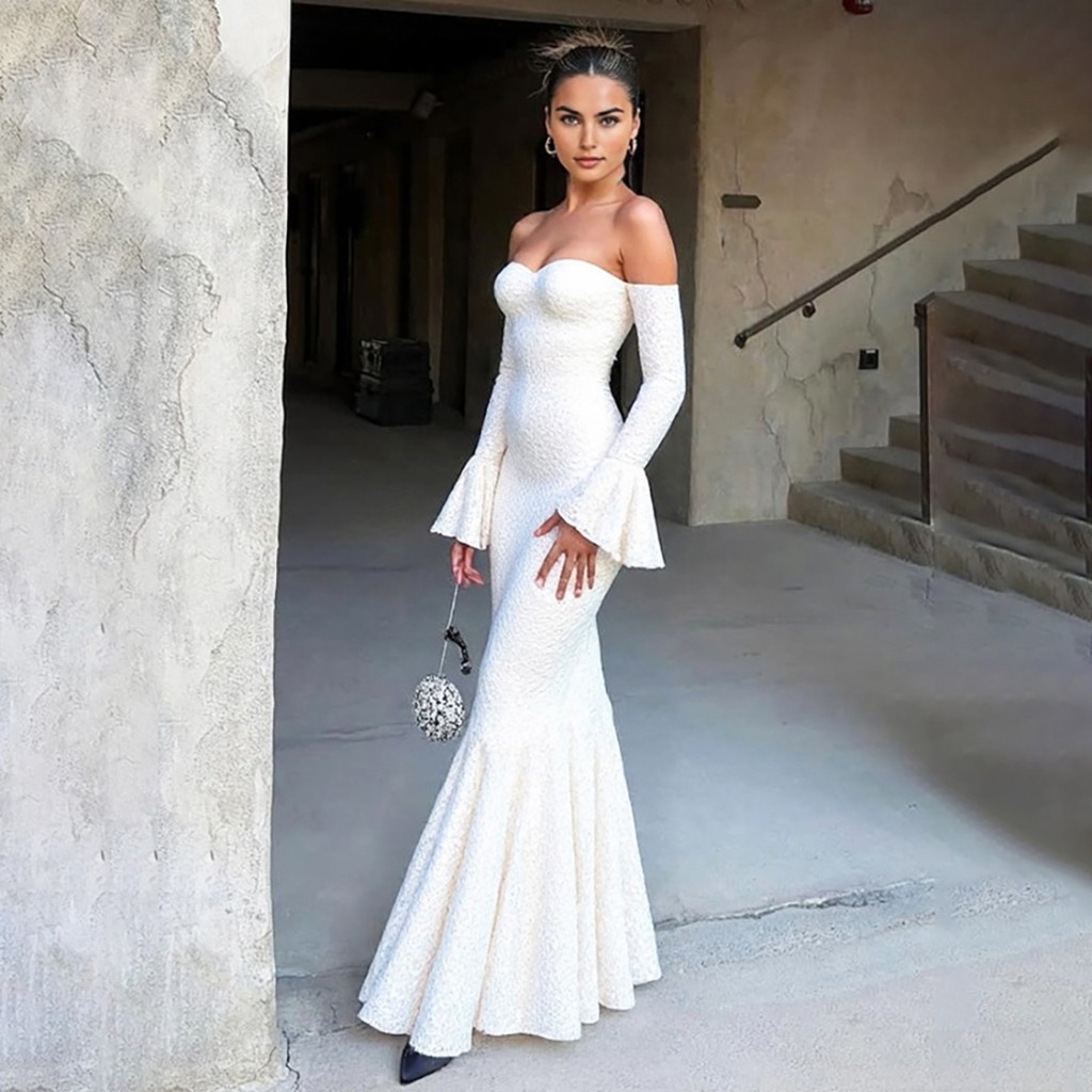 แปลก Puss วันหยุดดูผ่านชุดผู้หญิง Slash คอปิดไหล่ Flared แขน Ruffles Hem Street Ruched Elegant Chic 