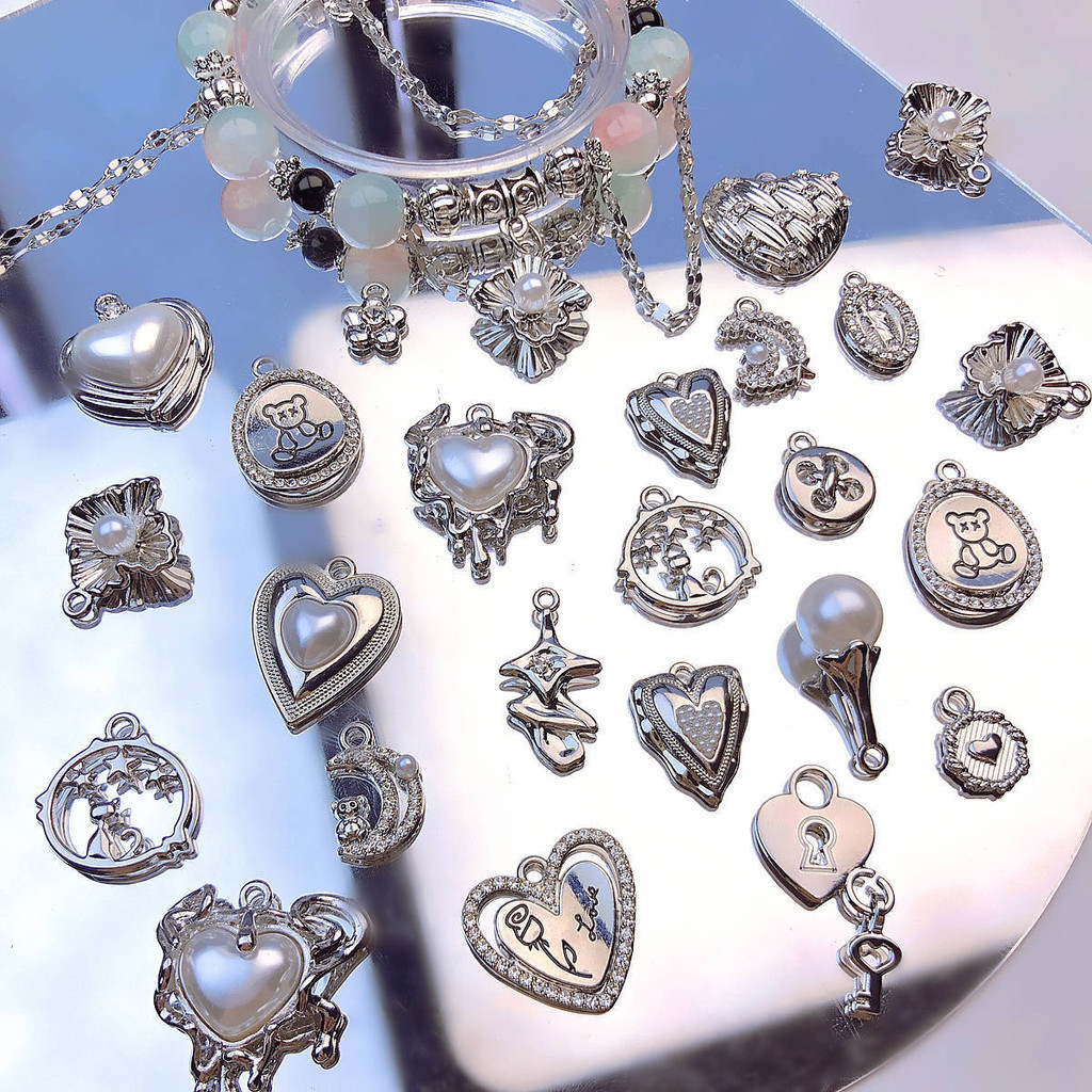 Cool Niche High-Grade Love Cherry Moon จี้ diy Handmade ลูกปัดสร้อยคอสร้อยข้อมือวัสดุอุปกรณ์เสริม RKNK