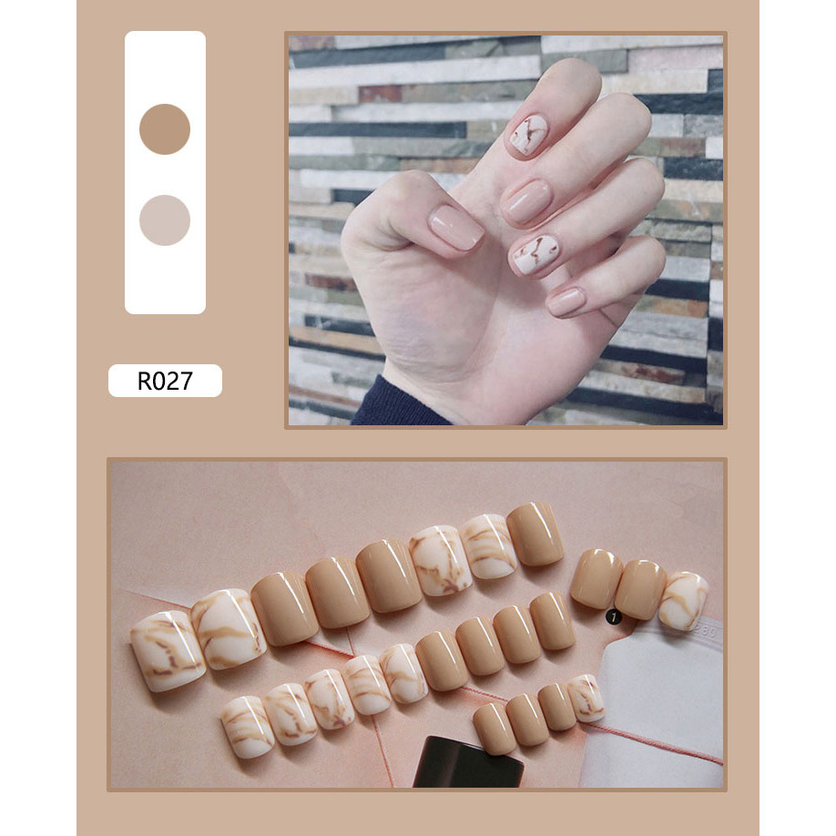 เล็บปลอมทรงสี่เหลี่ยมสั้นเงา 24 ชิ้นพร้อมการออกแบบหินอ่อนเล็บปลอมแบบกดพร้อมเจลเยลลี่-R027