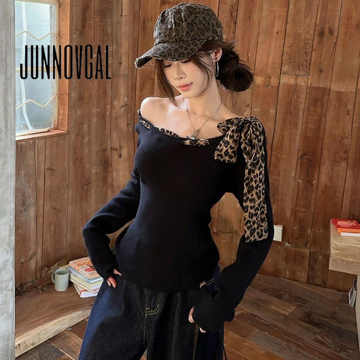 Junnovgal เสื้อยืดผู้หญิงไม่สมมาตรคอเสือดาวพิมพ์ออกแบบ 2024 แขนยาวสไตล์ใหม่