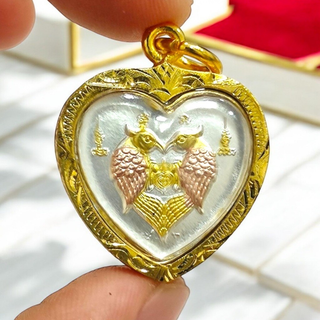 จี้ & Charm สาริกาลิ้นทองรูปหัวใจเนื้อทอง 3K เสริมความรักการงานการเงินเลี่ยมทองไมครอน (lekshop)