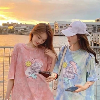 เสื้อยืดผู้หญิงแฟชั่น ส่วนยาวหลวมของเวอร์ชั่นเกาหลีของฮาราจูกุสไตล์มัดย้อมเสื้อยืดเสื้อคู่รัก ใส่สบาย