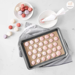 BAKEVille แผ่นรองอบซิลิโคน 2 สี สำหรับทำเบเกอรี่ Food Grade แผ่นอบมาการอง สำหรับอบขนม แผ่นรองอบขนมไฟเบอร์กลาส SUR84