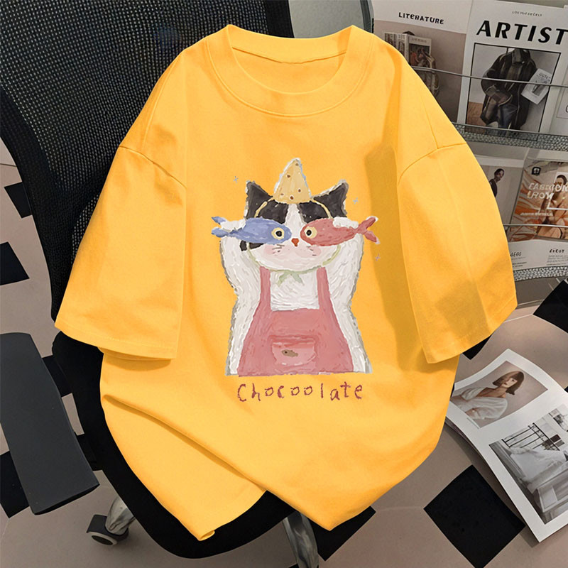🌷Su.Tee🌷 ผู้หญิง เสื้อยืด oversize เสื้อหวานๆ เกาหลี โคตรนุ่ม ผ้าคอตตอน ลาย "CAT Chocoolat" สินค้าใหม่ 2025