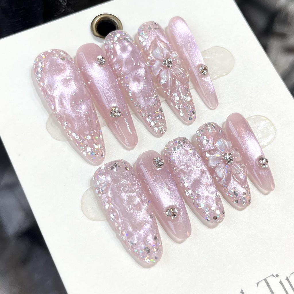 HANDMADE+กาวฟรีArtificial Nail Huagang 3D hand-kneed ดอกไม้น้ําแข็งกระพริบระลอกน้ําน้ําแข็งโปร่งใสตาแมว Phototherapy แผ่นแปะเล็บปลอมกดบนเล็บนํากลับมาใช้ใหม่ได้