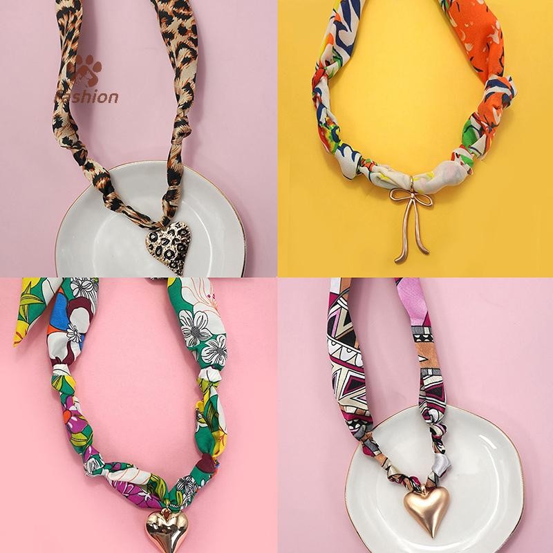 [แฟชั่น] สร้อยคอผ้าพันคอผ้า DIT Charms ห่วงโซ่โทรศัพท์ด้วยดอกไม้ชุบทองสไตล์วันหยุดเครื่องประดับสร้อย