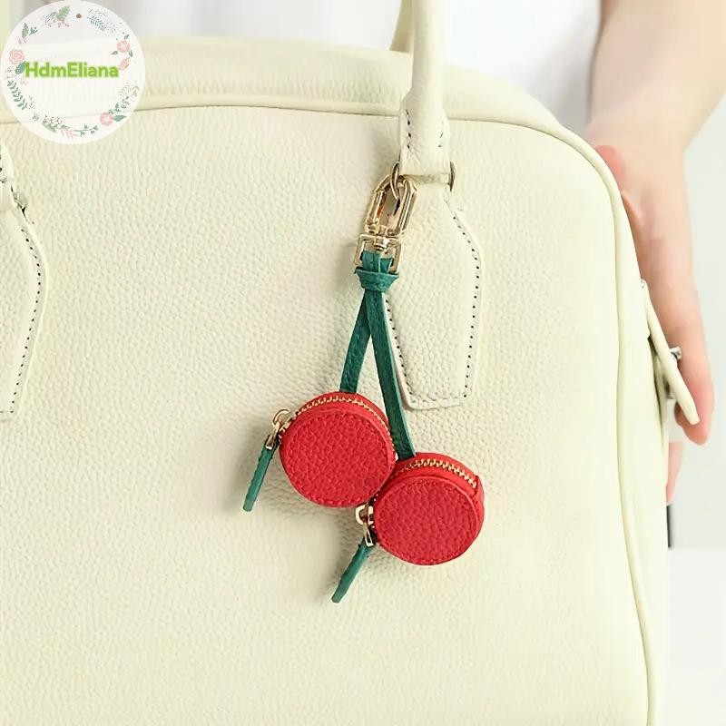 HdmEliana Keychain ออกแบบเชอร์รี่และบลูเบอร์รี่ พร้อมcharm ของขวัญสำหรับAirTag ผู้หญิง