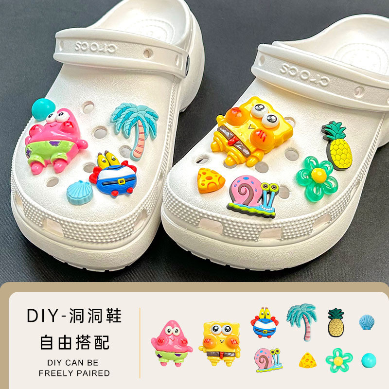[Beach Spongebob SquarePants Series] Hole Shoe Buckle รองเท้าแตะฤดูร้อนน่ารัก DIY รองเท้าตกแต่งดอกไม้ที่ถอดออกได้