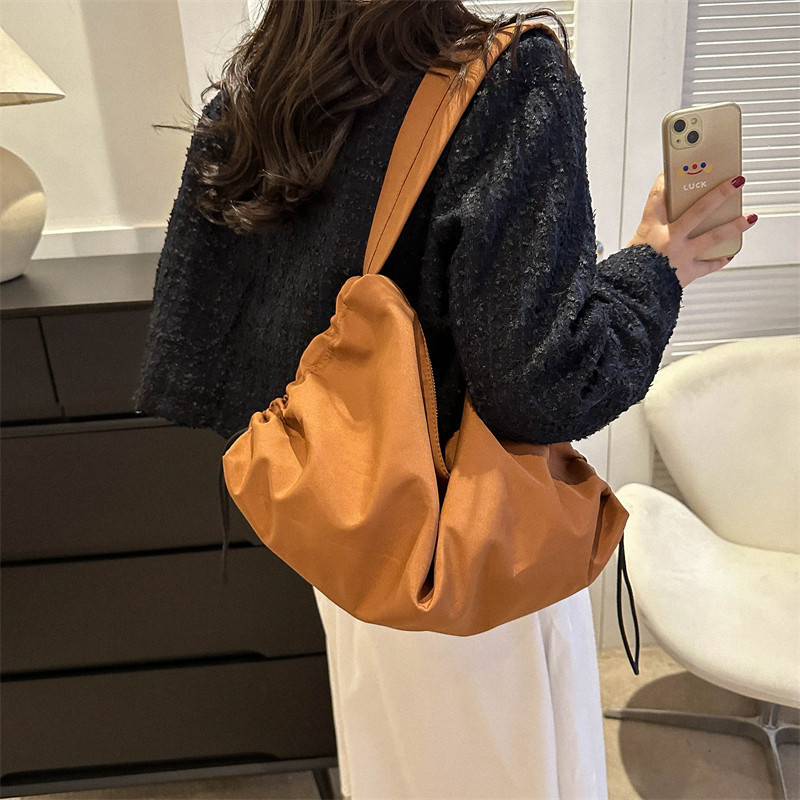bag_1(BAG2079) กระเป๋าสะพายไหล่ผ้าไนล่อนสีพื้น-ด้านข้างปรับรูดได้