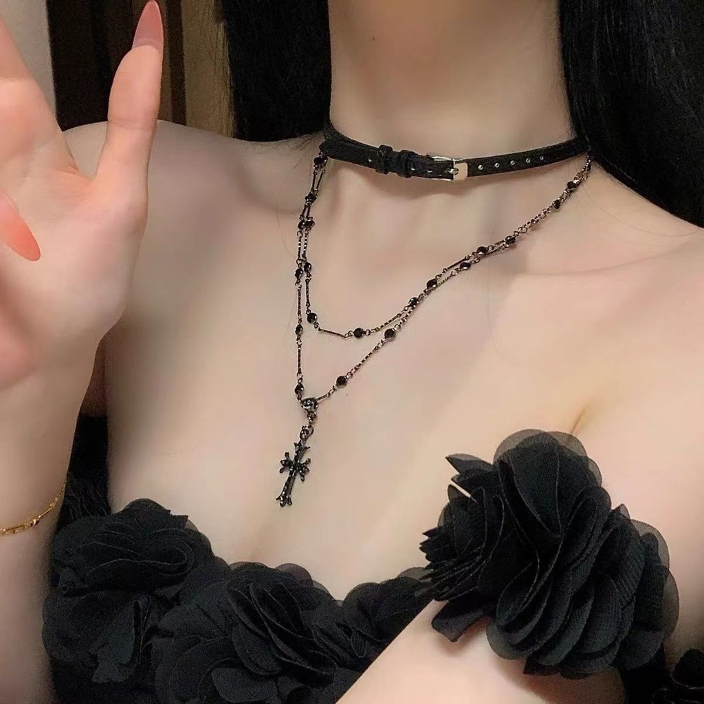 เทรนด์เย็นสร้อยคอโซ่จี้ไม้กางเขนสีดําสําหรับสาวหนังสั้นเค้นคอสร้อยคอเครื่องประดับ