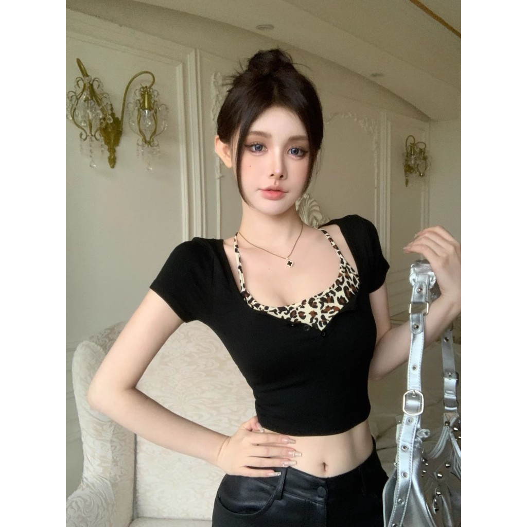 ปลอมสองชิ้นดีไซน์รัดรูปเชือกแขวนคอเปลือยเสื้อผู้หญิงร้อนเซ็กซี่หวานเย็นเสือดาวพิมพ์เสื้อยืดฤดูร้อนสั้น zuzd