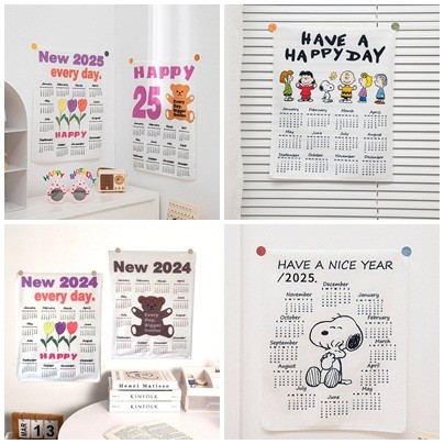2025 ผนังปฏิทิน ผนัง ผนัง ผนัง ผ้า น่ารัก สนูปปี้ ผ้าพื้นหลัง ดอกไม้ หมี หอพัก ห้องนอน พรม