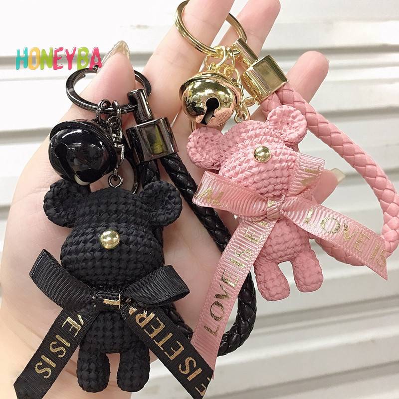 <ฮันนี่บา> น่ารักเรซิ่นทําด้วยผ้าขนสัตว์หมีน้อยโบว์กระต่ายพวงกุญแจวันหยุดกุญแจรถแหวนสําหรับสาวสร้างสรรค์ของขวัญทอผ้าแฟชั่นตุ๊กตากระเป๋าจี้ดี