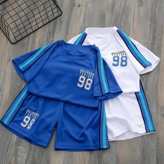 ชุดบาสเก็ตบอลสำหรับเด็กแบบใหม่ฤดูร้อนชุดกีฬาเด็กผู้ชายเสื้อผ้าแห้งเร็วกางเกงขาสั้นแขนสั้นสองชิ้นสำหรับเด็กวัยกลางและใหญ่