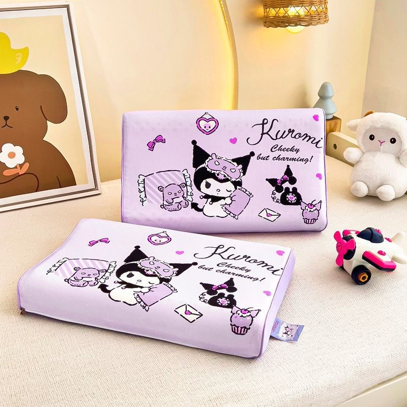 หมอนยางพาราสำหรับเด็ก Sanrio Kuromi พร้อมปลอกหมอนผ้าฝ้ายแท้ | เนื้อนุ่มสบายเป็นพิเศษ เหมาะสำหรับเด็กอายุ 1-6 ปี | เหมาะใช้ที่โรงเรียนอนุบาลและที่บ้าน