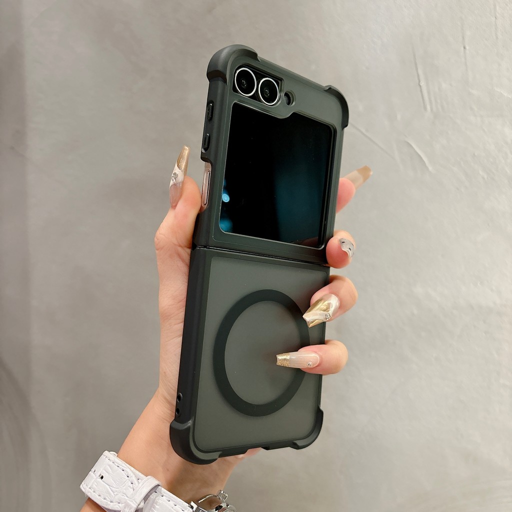 สี่มุม anti drop air cushion ผิวรู้สึก frosted magnetic สีดําเหมาะสําหรับ Samsung Galaxy Z Flip3 4 5 6 เคสโทรศัพท์ Four Z FLIP 5 6 นุ่ม z3 4 5 6 ฝาครอบป้องกัน