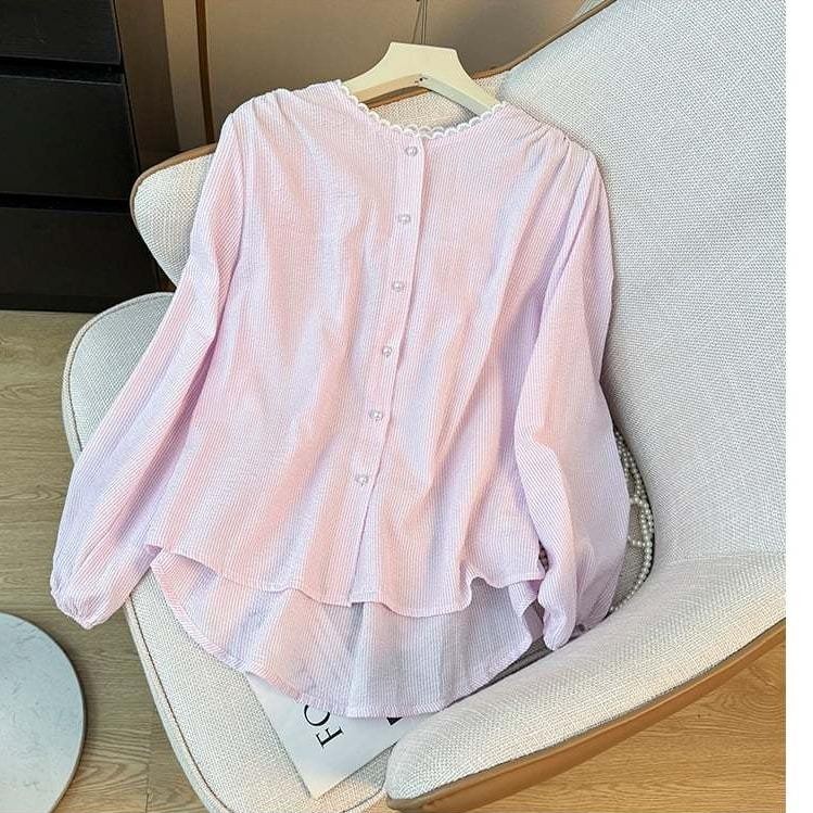 Chili Kokoเสื้อแฟชั่นเชิ้ตผู้หญิงเกาหลีสีน้ำเงิน กระดุมมุกคอกลม เสื้อน่ารักๆแขนยาวลายทาง เสื้อลูกไม้แขนพอง W531 - รูปที่ 4