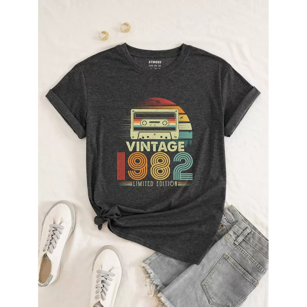 Audiotape และ Letter Graphic Tee Graphic Tees ผู้หญิง Tops