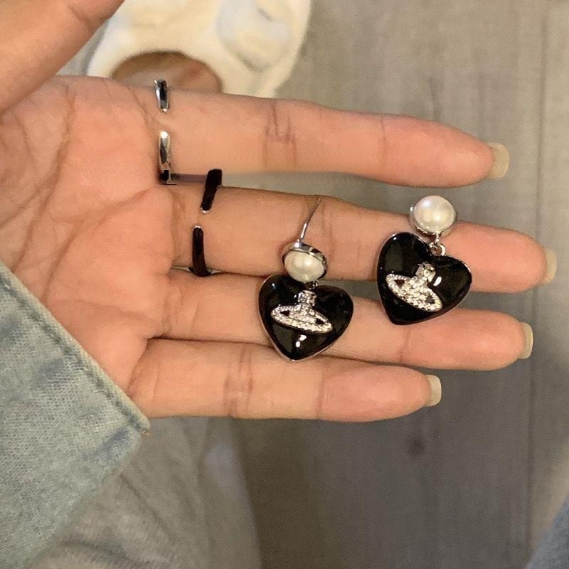 Black Peach Heart Studded with Diamonds, Saturn Pearls, Earrings for Girls, New Internet Celebrity Punk Classic Temperament, Niche Design Accessories