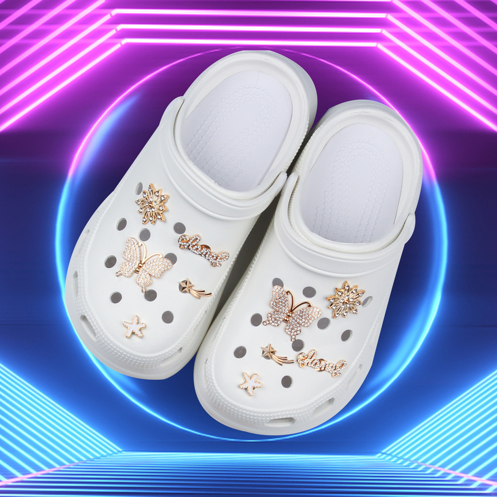 สไตล์หรูหรา Crocs Jibbitz Charms แฟชั่นสวนผีเสื้อรองเท้าดอกไม้คริสตัลเพชรรองเท้าหัวเข็มขัดตกแต่งที่ถอดออกได้สําหรับ Crocs
