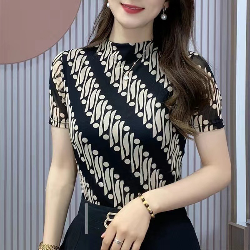 เสื้อยืดแฟชั่นผู้หญิงฤดูร้อนผู้หญิงแขนสั้นสไตล์ใหม่ ผอมลง ดูพิมพ์ ดีงาม เสื้อขนาดเล็กกลาง