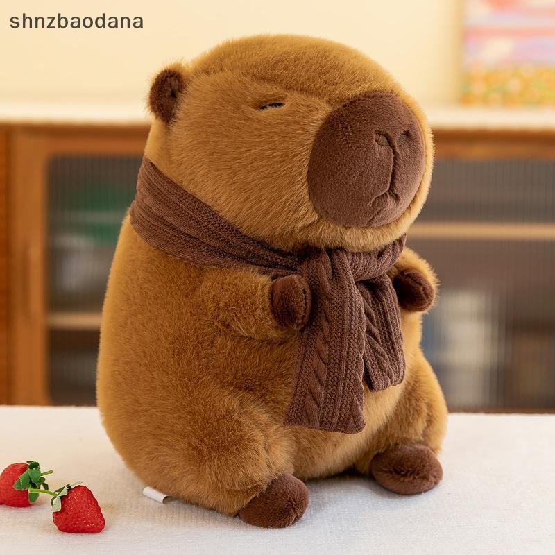 [SHNZAA] ผ้าพันคอ Capybara ตุ๊กตาตุ๊กตาน่ารัก Capibara อะนิเมะ Fluffy ของเล่น Kawaii ตุ๊กตาของขวัญวันเกิดสําหรับเพื่อนสาวตุ๊กตาสัตว์ยัดไส้นุ่ม FSSG
